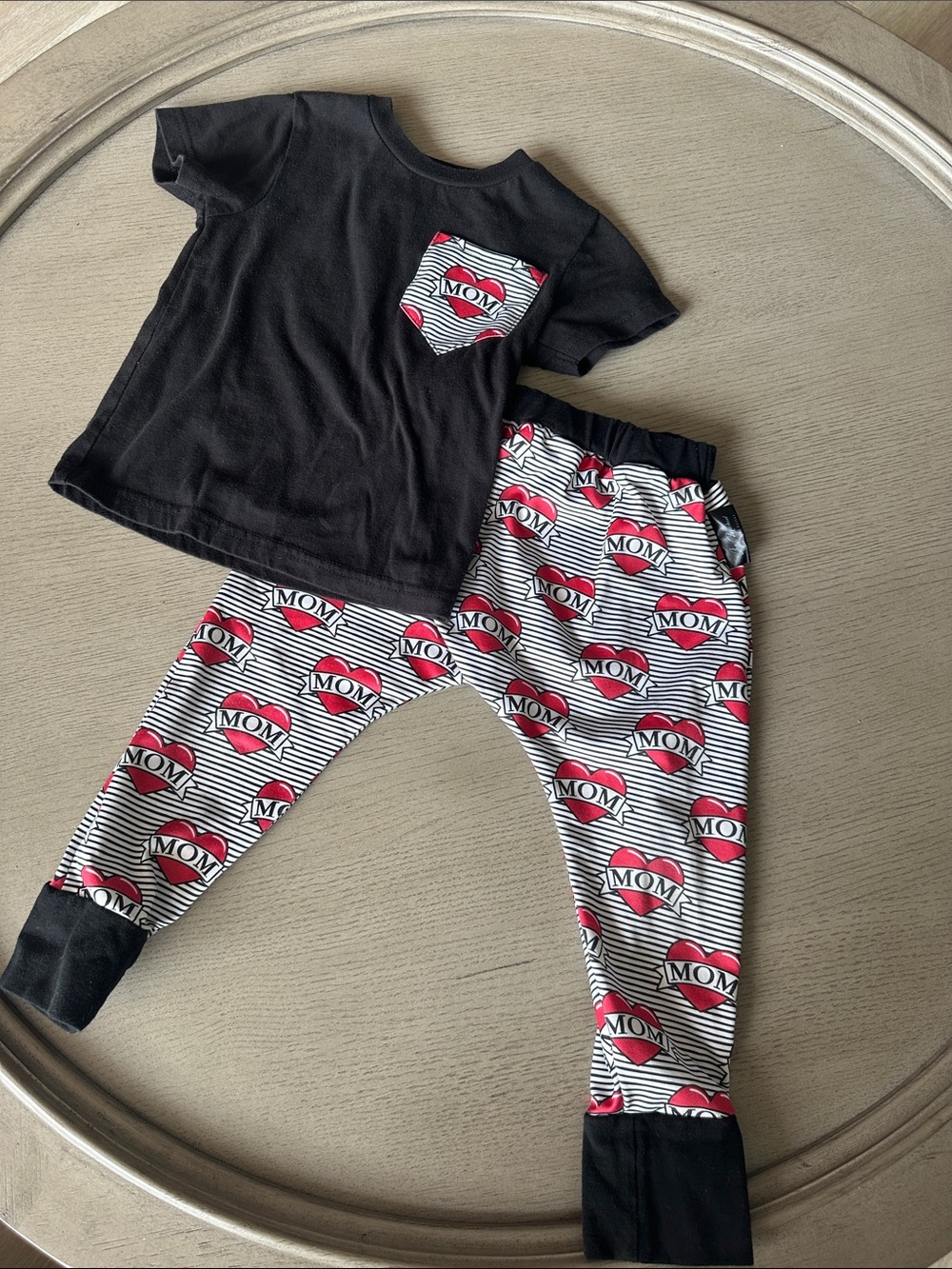 Black Tee & Heart-Print Joggers Set - Red/White/Black